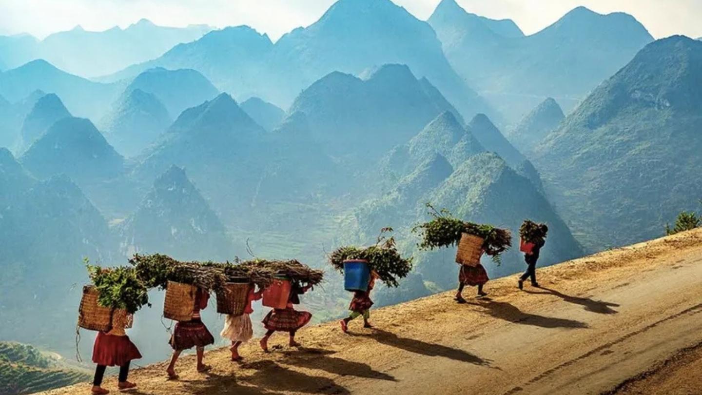 Enjoy the peaceful Ha Giang weather November with clear skies.