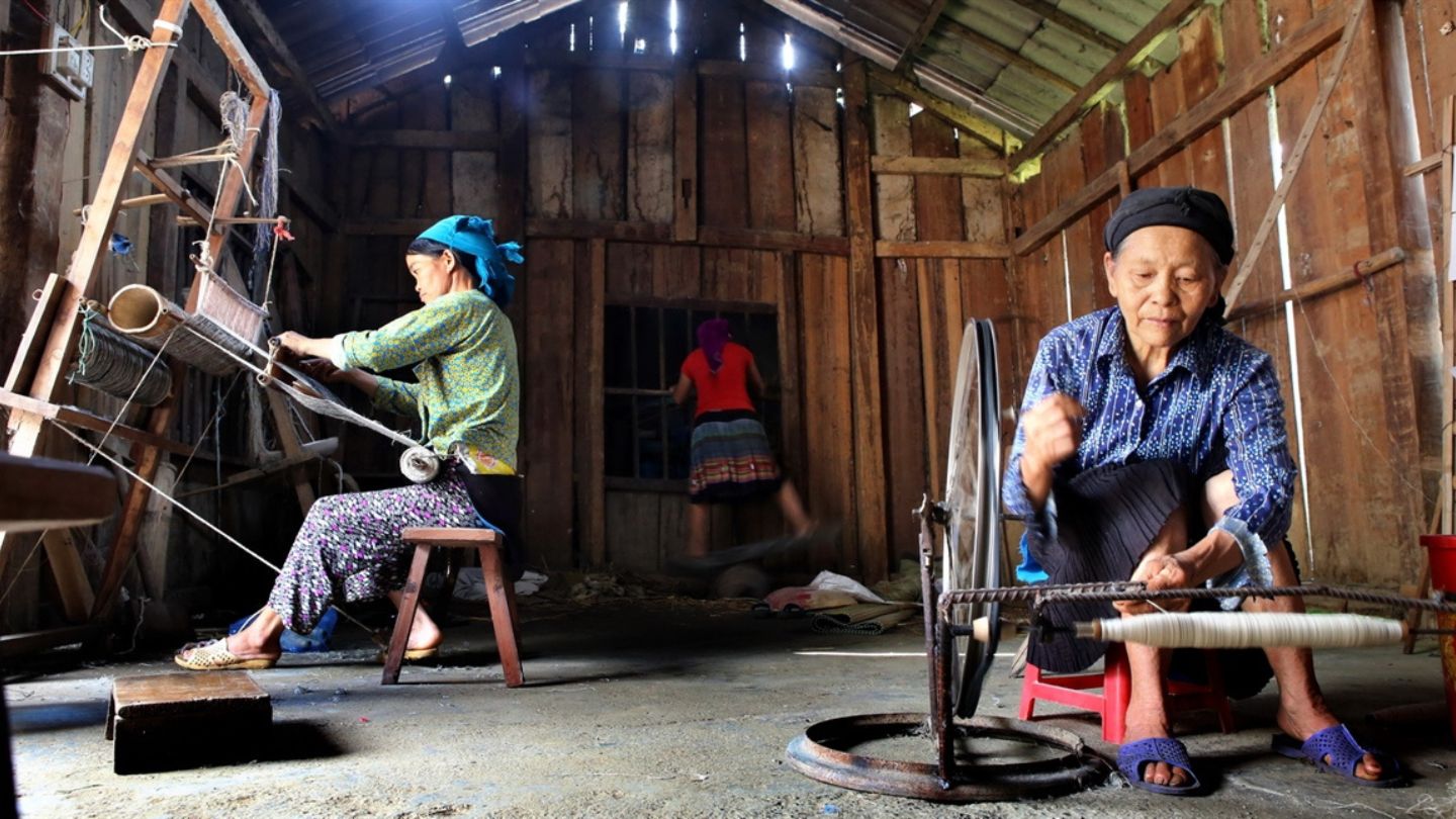 Visit Lung Tam village for authentic cultural experiences