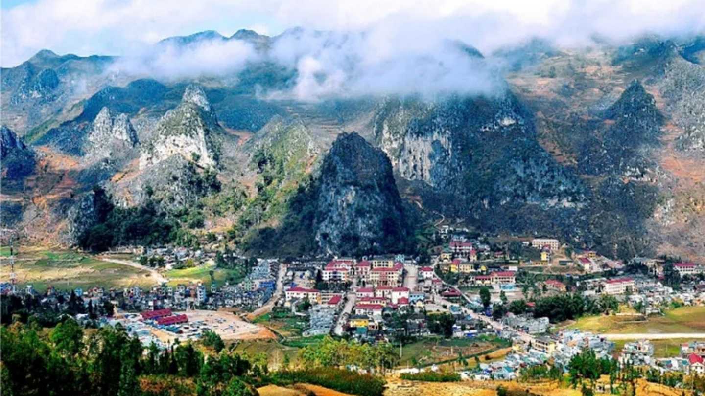 Ha Giang weather October is perfect for trekking