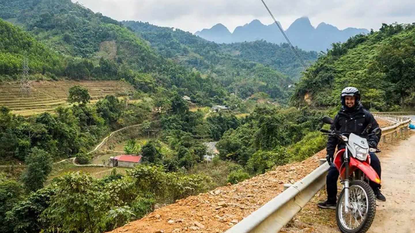 How long does the Ha Giang Loop take to complete?