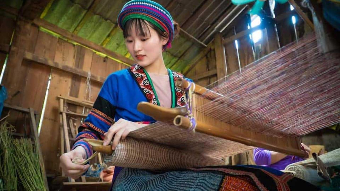 Traditional weaving techniques in Lung Tam village