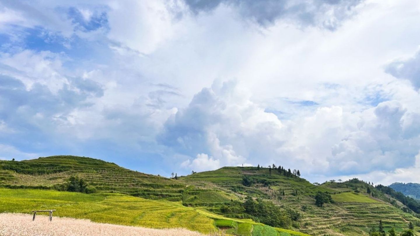 Suoi Thau Plateau offers stunning mountain views