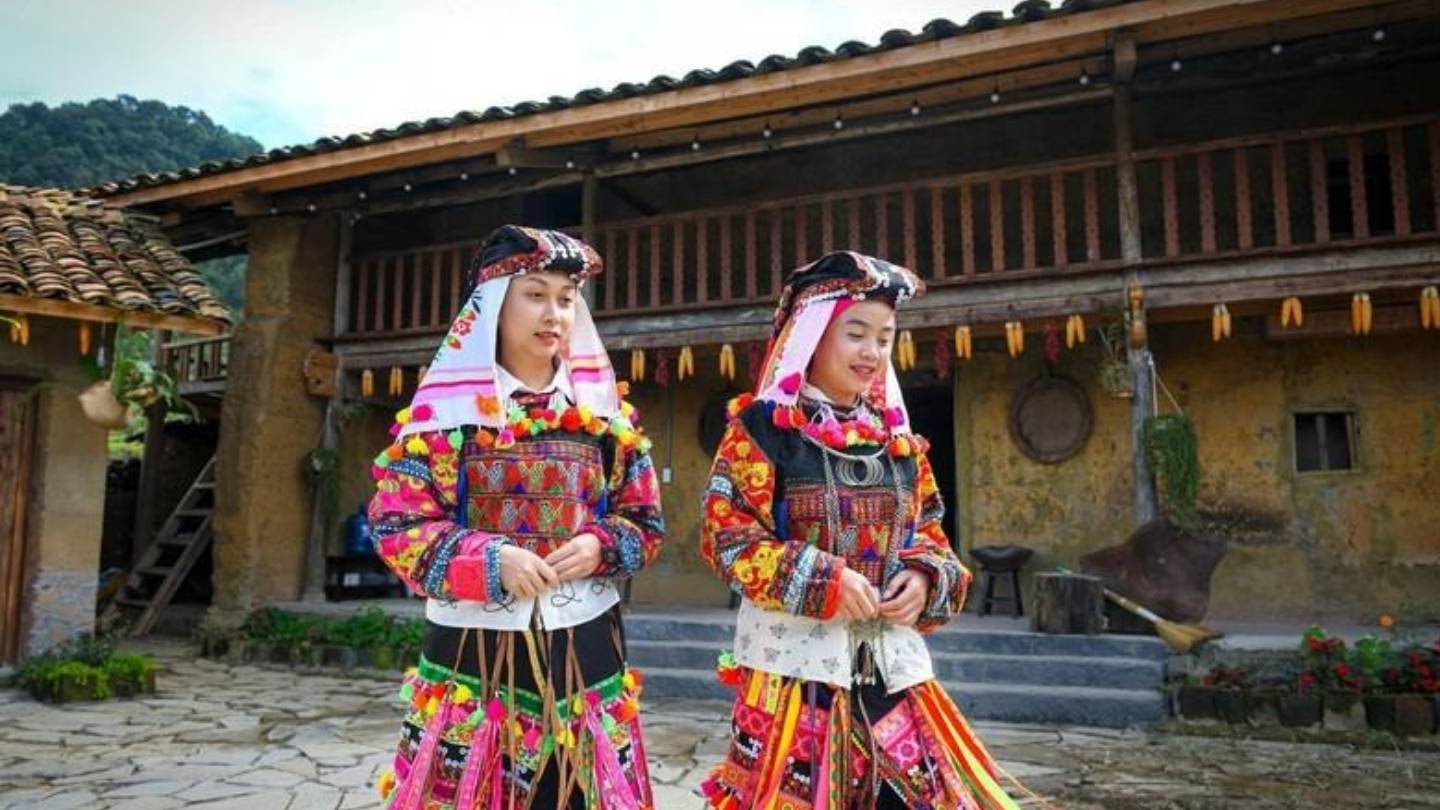 Discover traditional culture in Lo Lo Chai Village