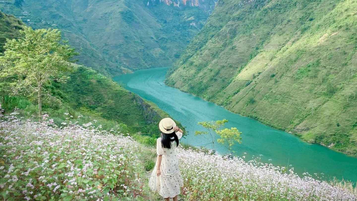  Train from Hanoi to Ha Giang offers a smooth ride