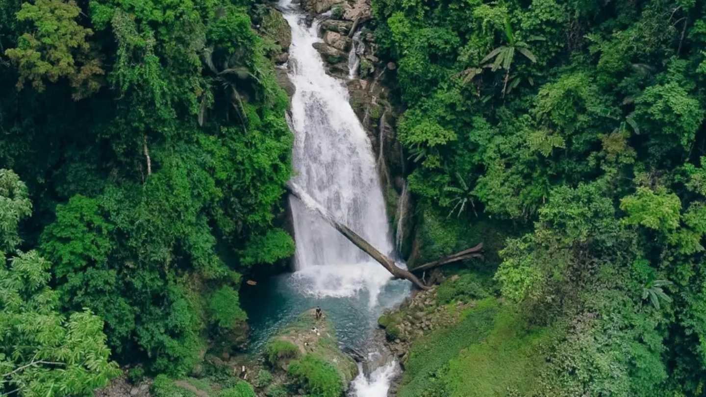 Motorbike adventure through Ha Giang Loop April