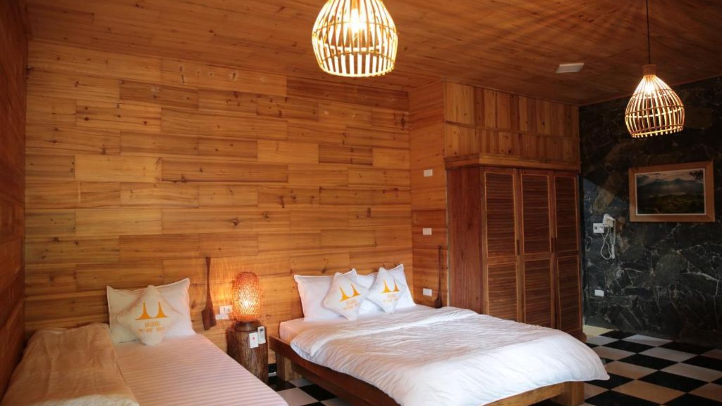  Ha Giang Hotel offers cozy rooms