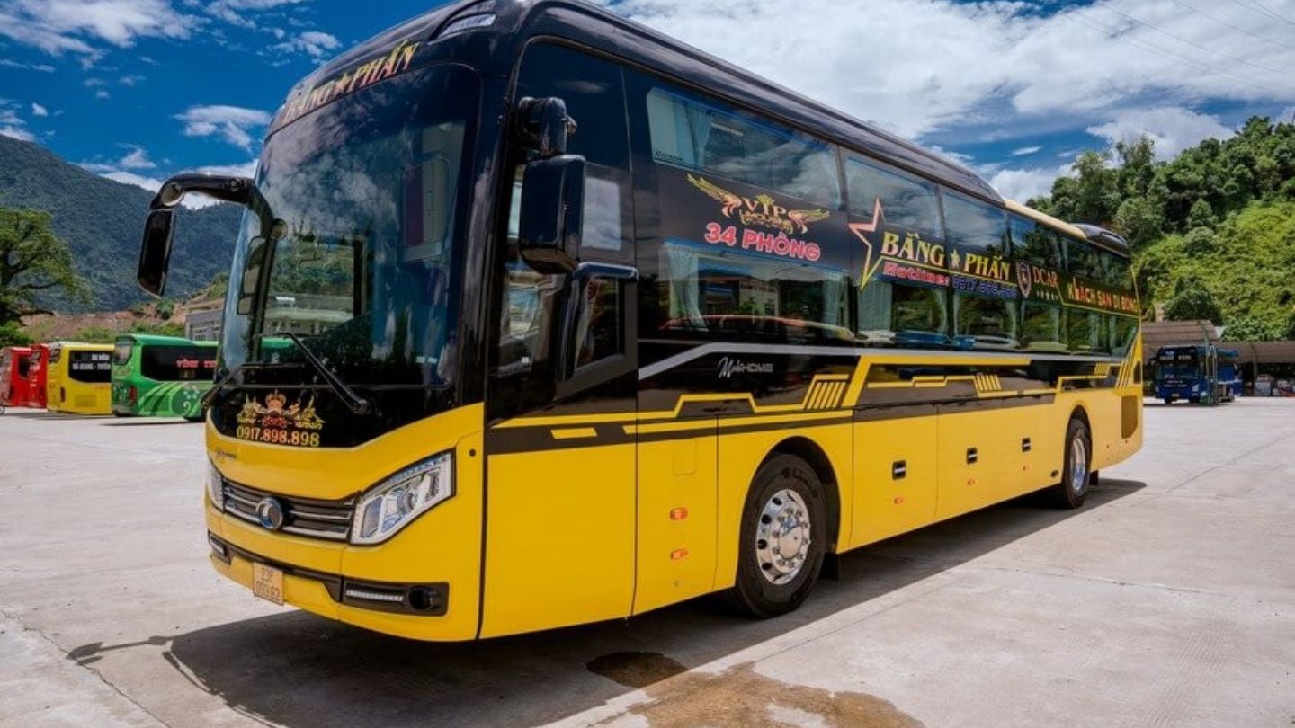 Luxury Bus Hanoi to Ha Giang offers comfortable standard luxury seating