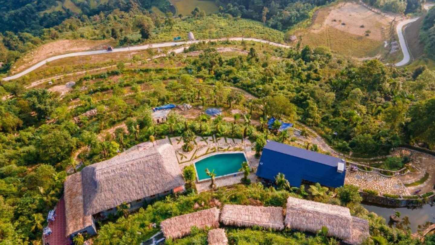 Ha Giang Ecolodge offers beautiful mountain views