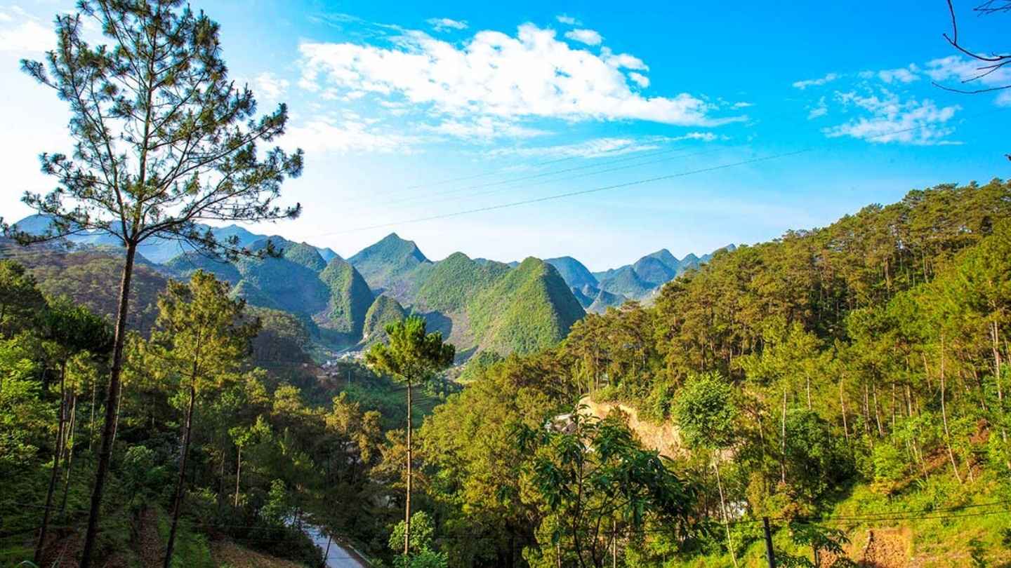 Scenic views on Ha Giang Loop October trip