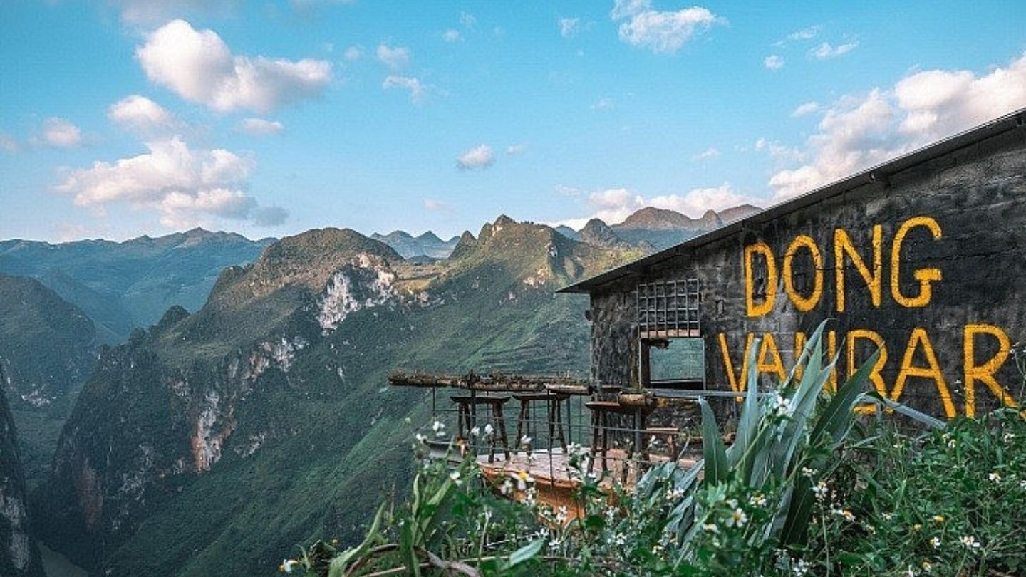 Ha Giang Cafe offers cozy vibes