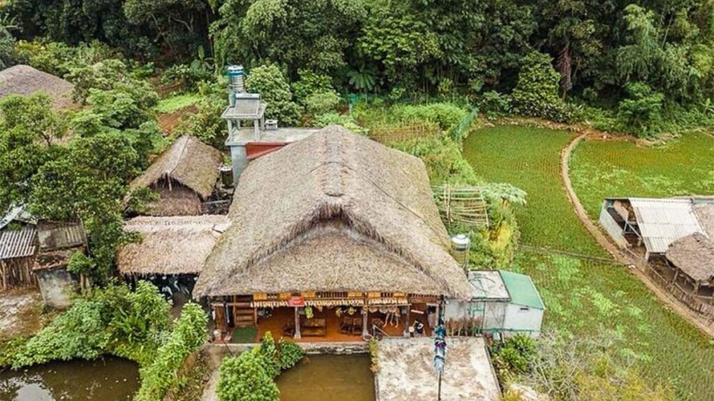 Cay Homestay Ha Giang surrounded by beautiful mountains