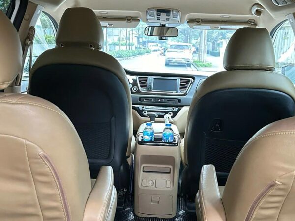 hanoi to halong bay private 7 seats car 7 | Ha Giang Nomad